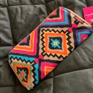 🛍VIBRANT COLORS USED IN THIS TRIBAL ZIP AROUND 🛍